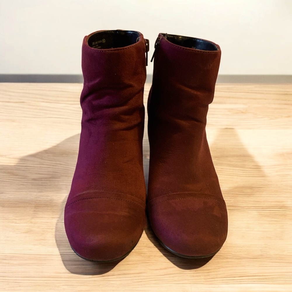 Aerosolizes burgundy suede booties 8M EUC